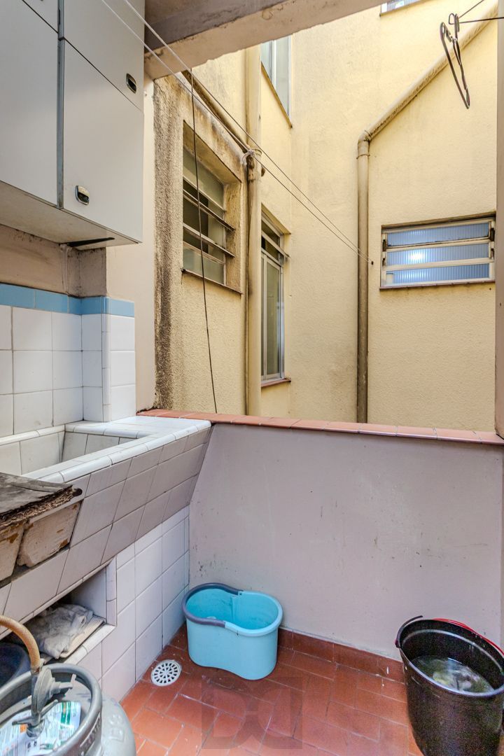 amplo apto 03 dor. de frente,  piso em parquet, , peças amplas , localizado junto a AV. CRISTOVÃO COLOMBO no Moinhos de Vento — foto 8