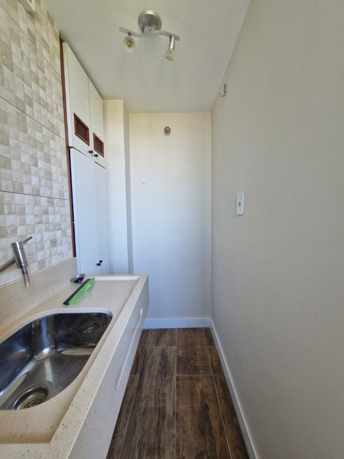 Apartamento no bairro Cristal de 2 dormitórios e vaga DESOCUPADO — foto 7