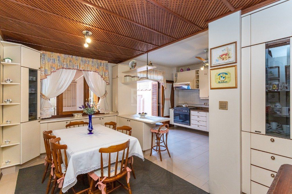 Casa sobrado no Partenon de 3 dormitórios e amplo pátio — foto 18