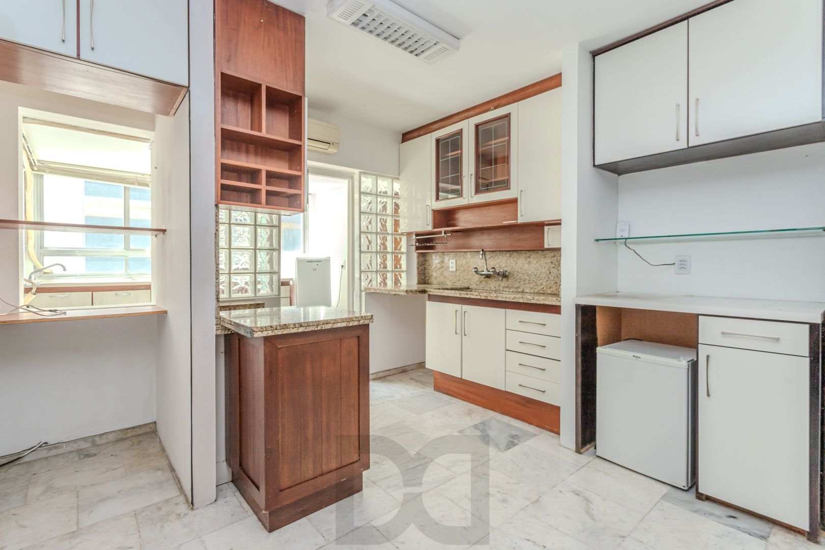 Apartamento no Moinhos de Vento de 3 dormitórios vaga e infra DESOCUPADO — foto 28