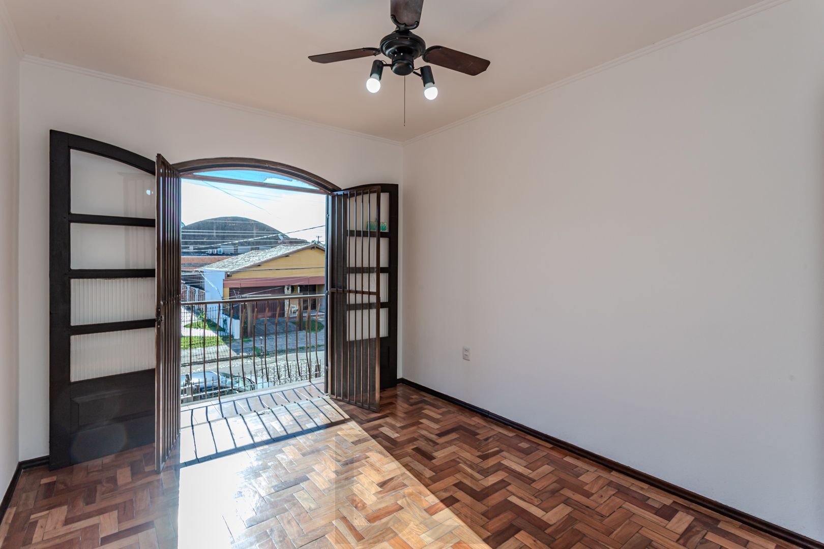 Casa no Partenon com 4 dormitórios e 4 vagas DESOCUPADA — foto 30