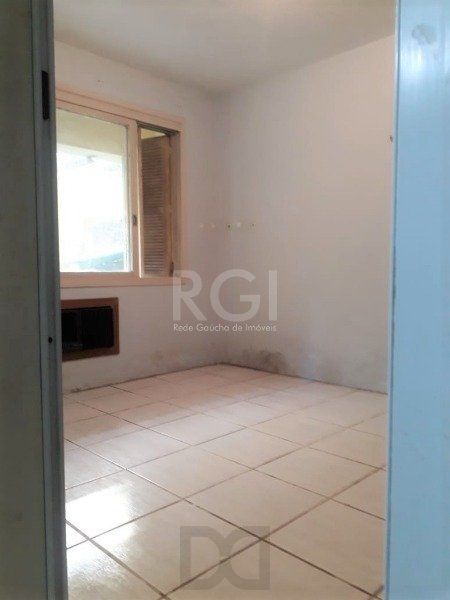 Apartamento térreo no Menino Deus de 1 dormitório com pátio DESOCUPADO — foto 6
