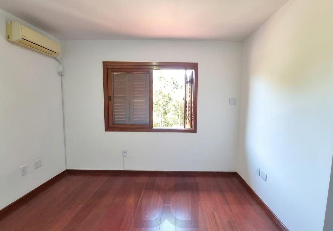 Apresentamos esta excelente casa no bairro Jardim Itu, em Porto Alegre, com 175m² privativos, perfeita para quem busca amplitude, conforto e qualidade de vida em uma região tranquila e valorizada. — foto 17