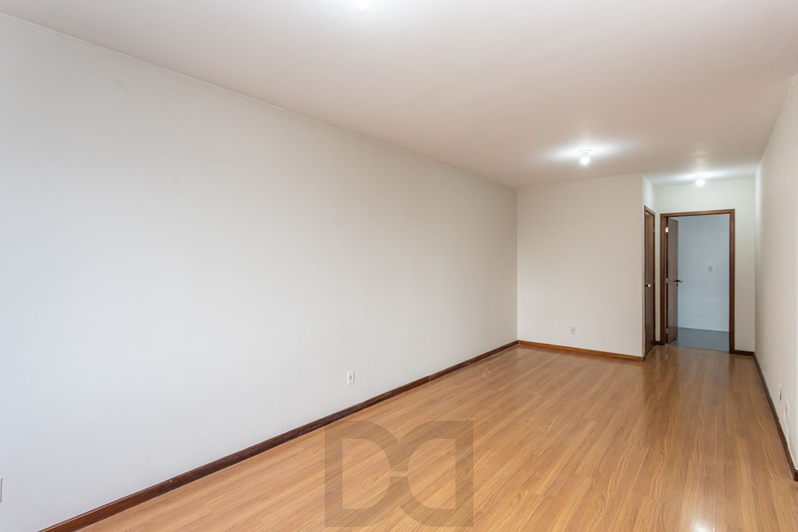 Apartamento no bairro Vila Ipiranga de 2 dormitórios e vaga DESOCUPADO — foto 4