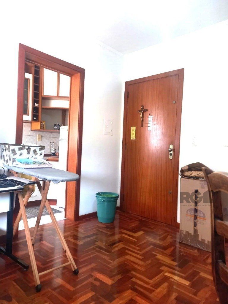 Apartamento no Passo D'areia de 1 dormitório MOBILIADO E DESOCUPADO — foto 6