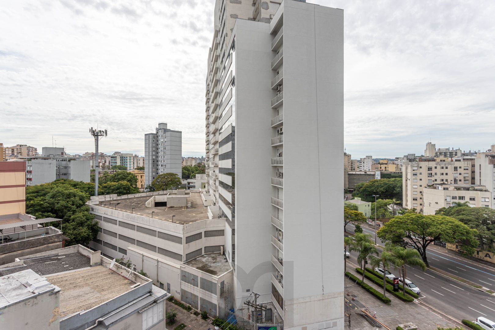 Apartamento na Cidade Baixa de 2 dormitórios e vaga DESOCUPADO — foto 19