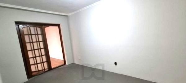 Apartamento de 2 dormitórios no bairro Teresópolis térreo com pátio DESOCUPADO — foto 8