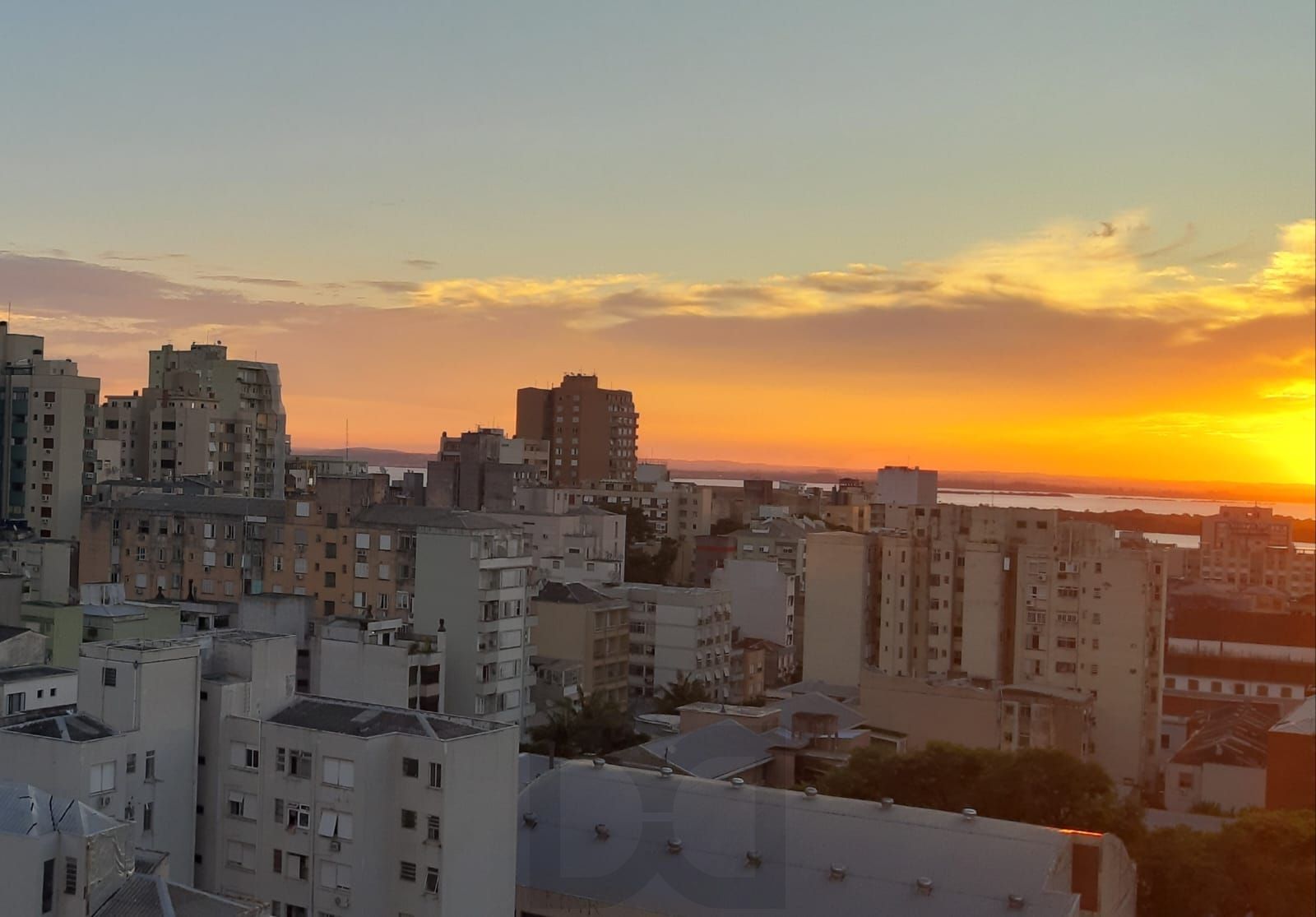 BAIXOU! MARAVILHOSO APARTAMENTO NA RUA DOS ANDRADAS, CENTRO HISTÓRICO. DE R$ 549.000 PARA R$ 517.000. — foto 4
