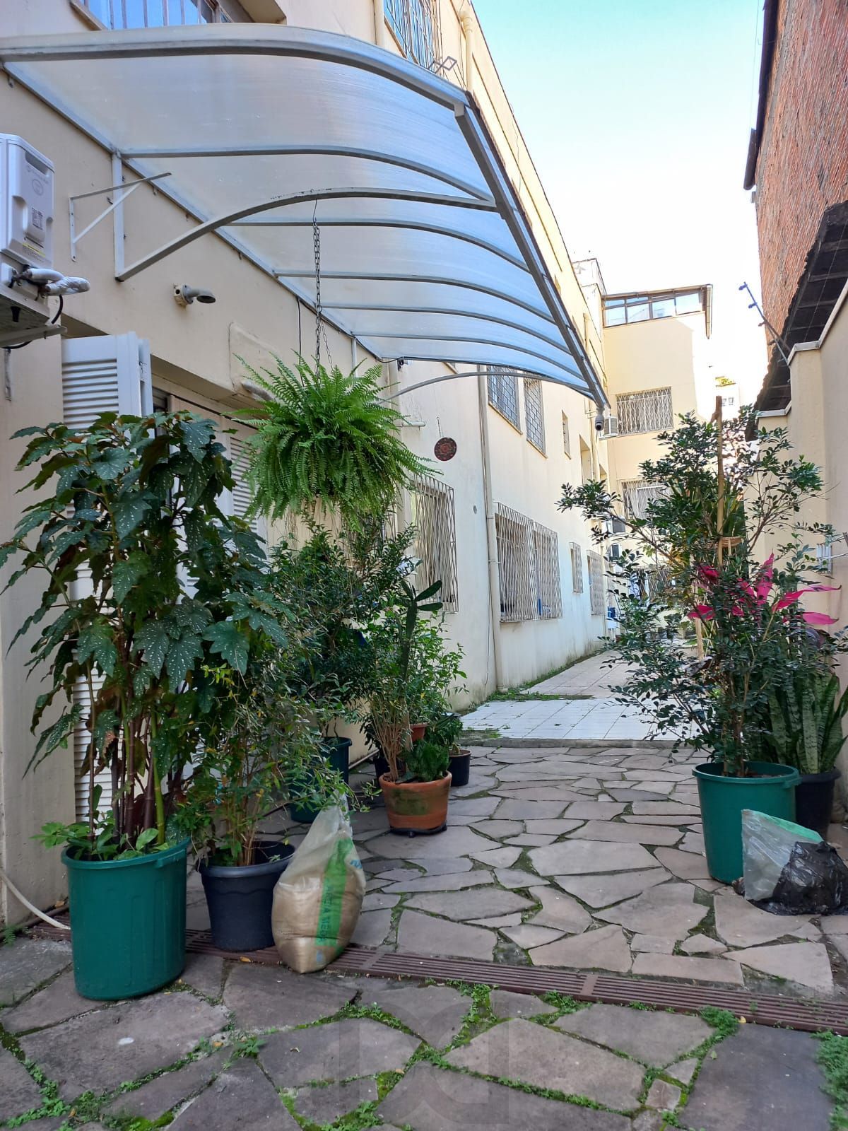 EXCELENTE APARTAMENTO TÉRREO DE 2 DORMITÓRIOS, SEMIMOBILIADO, À VENDA NO BAIRRO MENINO DEUS, PORTO ALEGRE. — foto 16