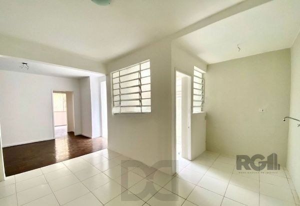 Apartamento no Praia de Belas de 2 dormitórios DESOCUPADO — foto 2