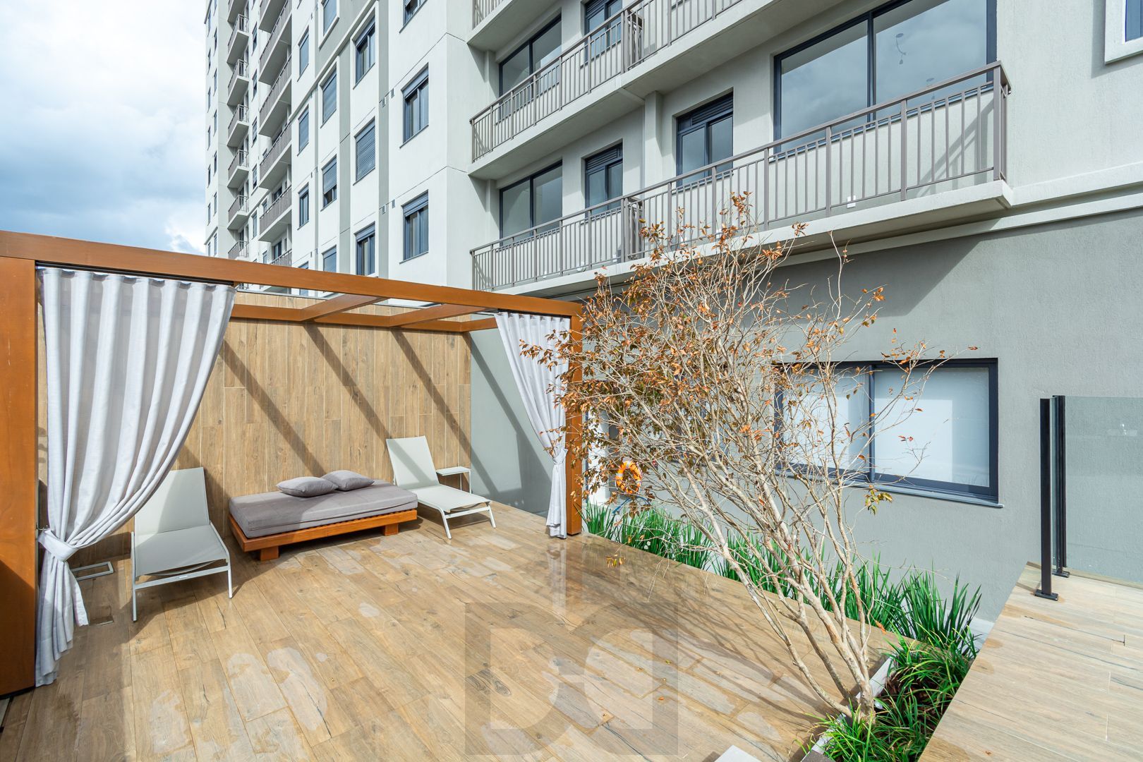 Apartamento 02 dormit com suíte e 01 vaga, no bairro Azenha, em Porto Alegre. — foto 41