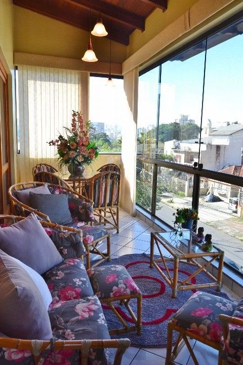 Casa Comercial e Residencial com 518m² (4 quartos / 5 banheiros / 3 vagas garagem) no Bairro Partenon localizada à meia quadra da Av. Bento Gonçalves. — foto 4