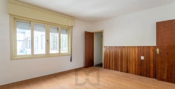 Apartamento no Petrópolis de 3 dormitórios e 2 vagas DESOCUPADO — foto 1