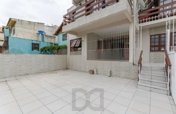 Casa / sobrado no bairro Jardim Itu de 3 dormitórios e pátio com piscina — foto 42