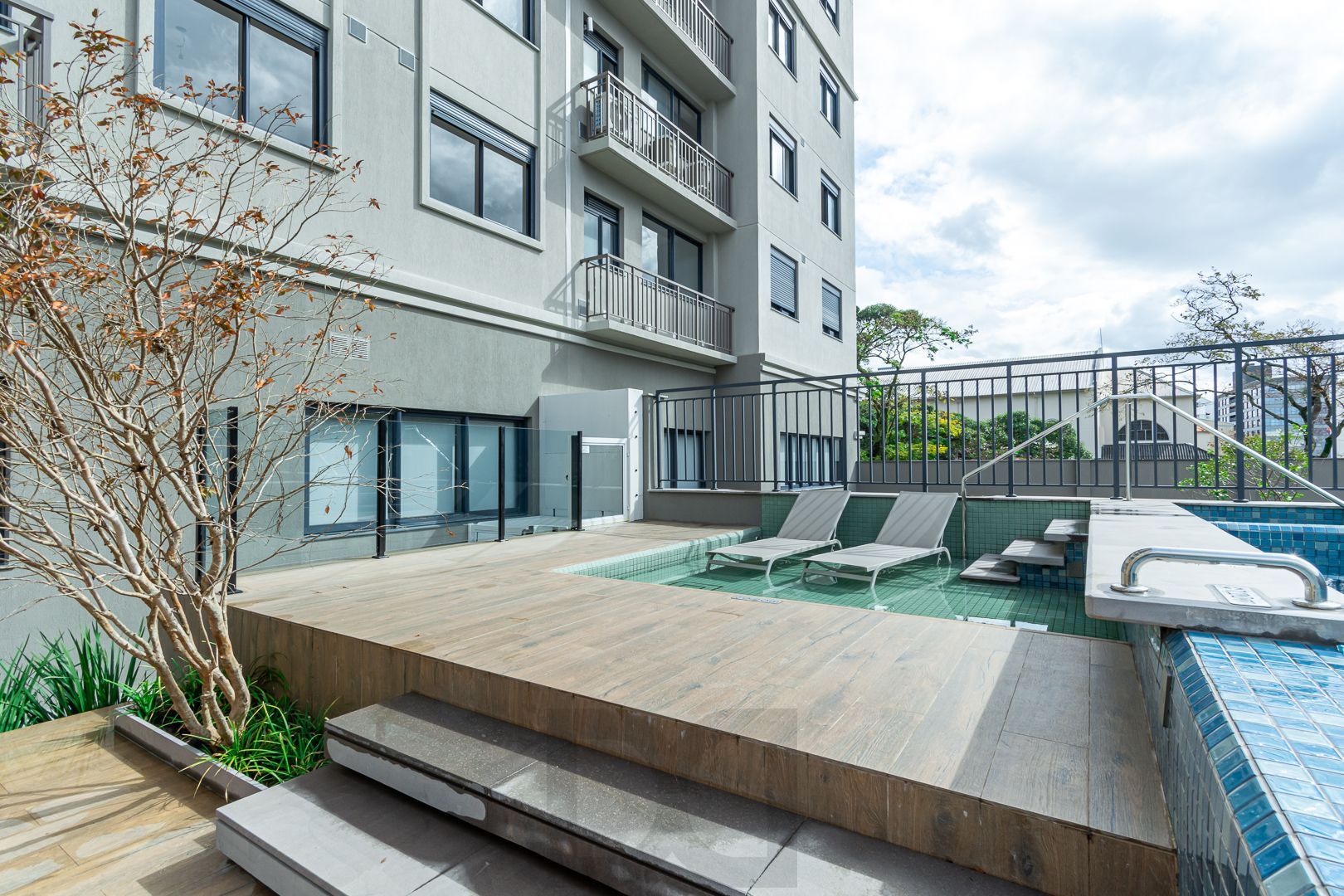 Apartamento 02 dormit com suíte e 01 vaga, no bairro Azenha, em Porto Alegre. — foto 40