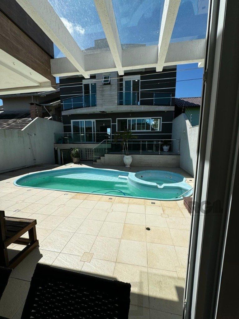 Casa de altíssimo padrão na zona norte de Porto Alegre. — foto 34