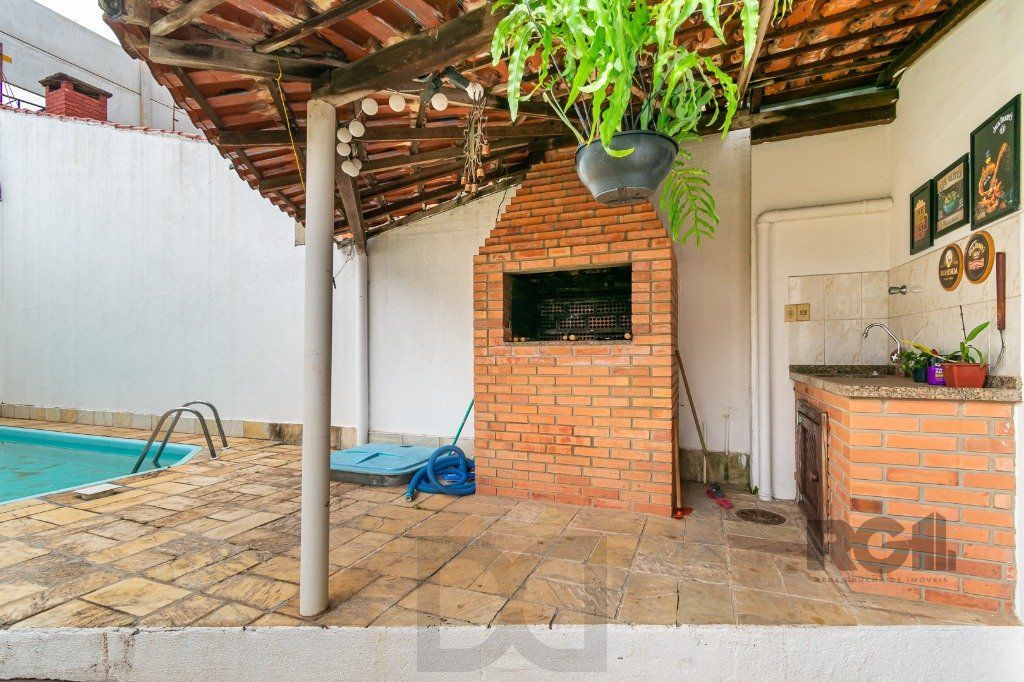 Casa no Jardim Itu com 6 dormitórios e 2 vagas e piscina — foto 2