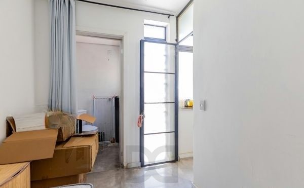 Apartamento na Cidade Baixa de 1 dormitório e dependência REFORMADO — foto 18