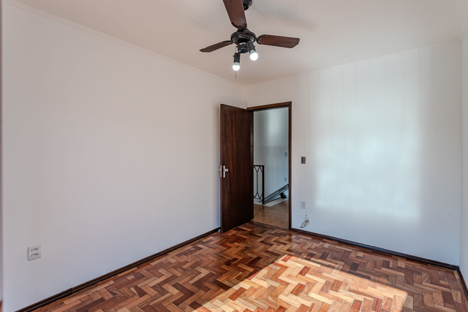 Casa no Partenon com 4 dormitórios e 4 vagas DESOCUPADA — foto 31