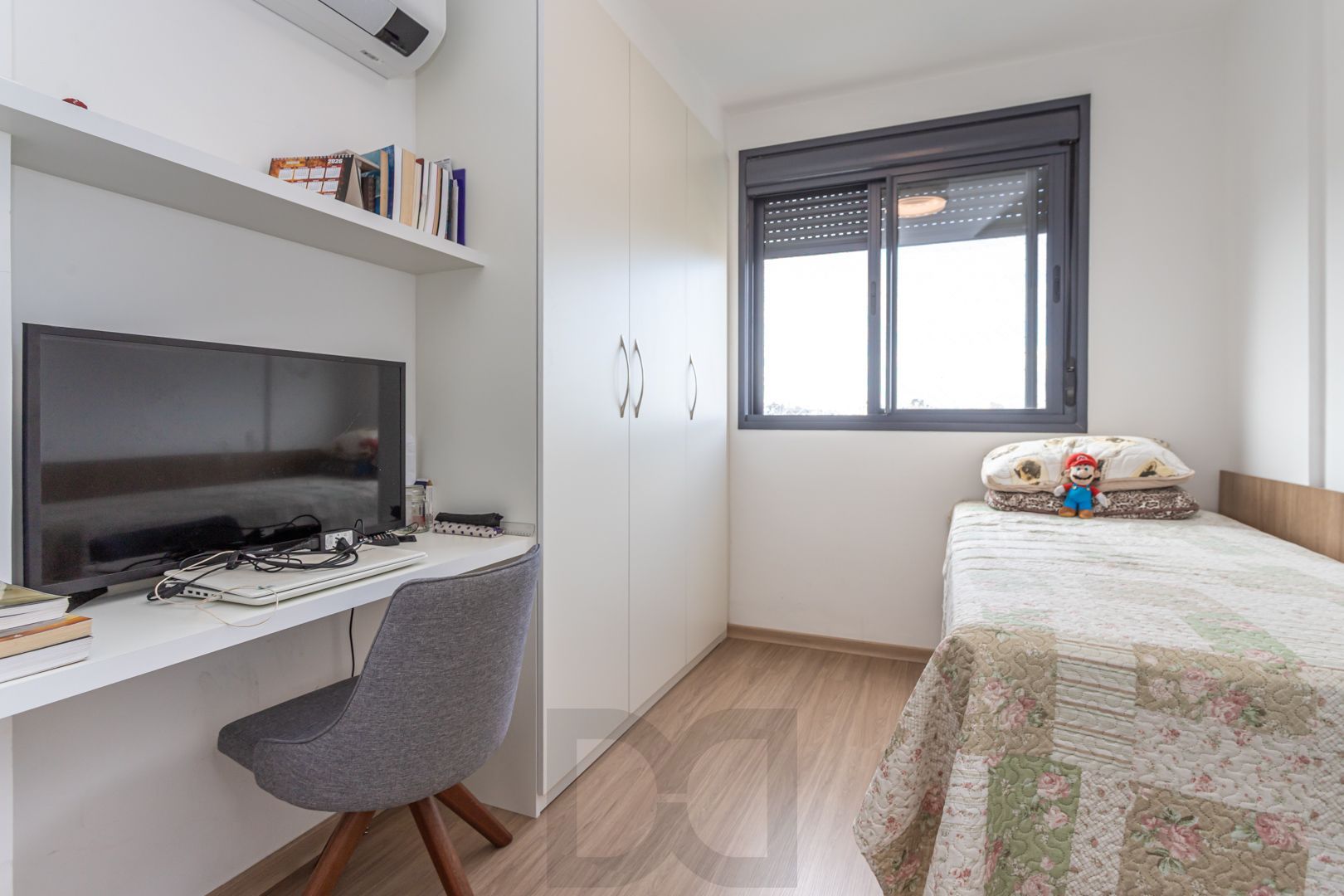Apartamento 02 dormit com suíte e 01 vaga, no bairro Azenha, em Porto Alegre. — foto 14