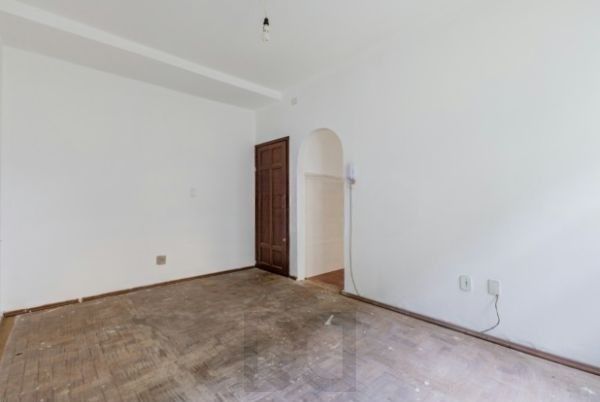 Apartamento no Partenon térreo de 2 dormitórios e 2 pátios DESOCUPADO — foto 17