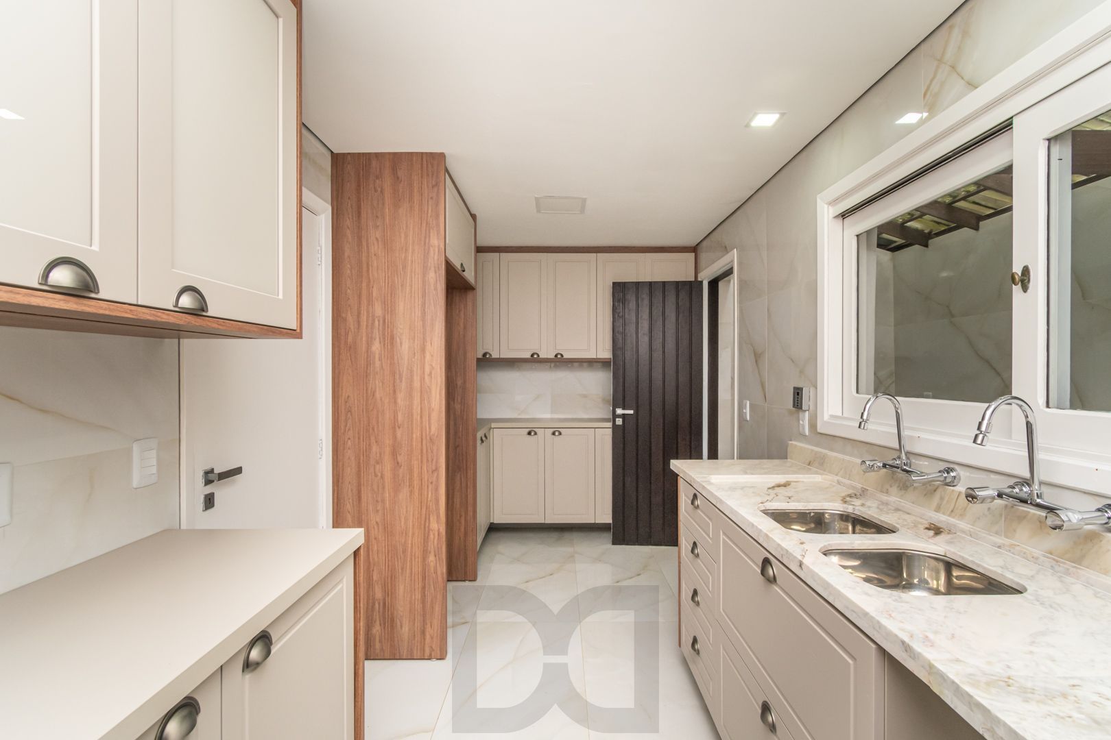 Casa sobrado no bairro Cristal de 3 dormitórios e 3 vagas DESOCUPADA — foto 47
