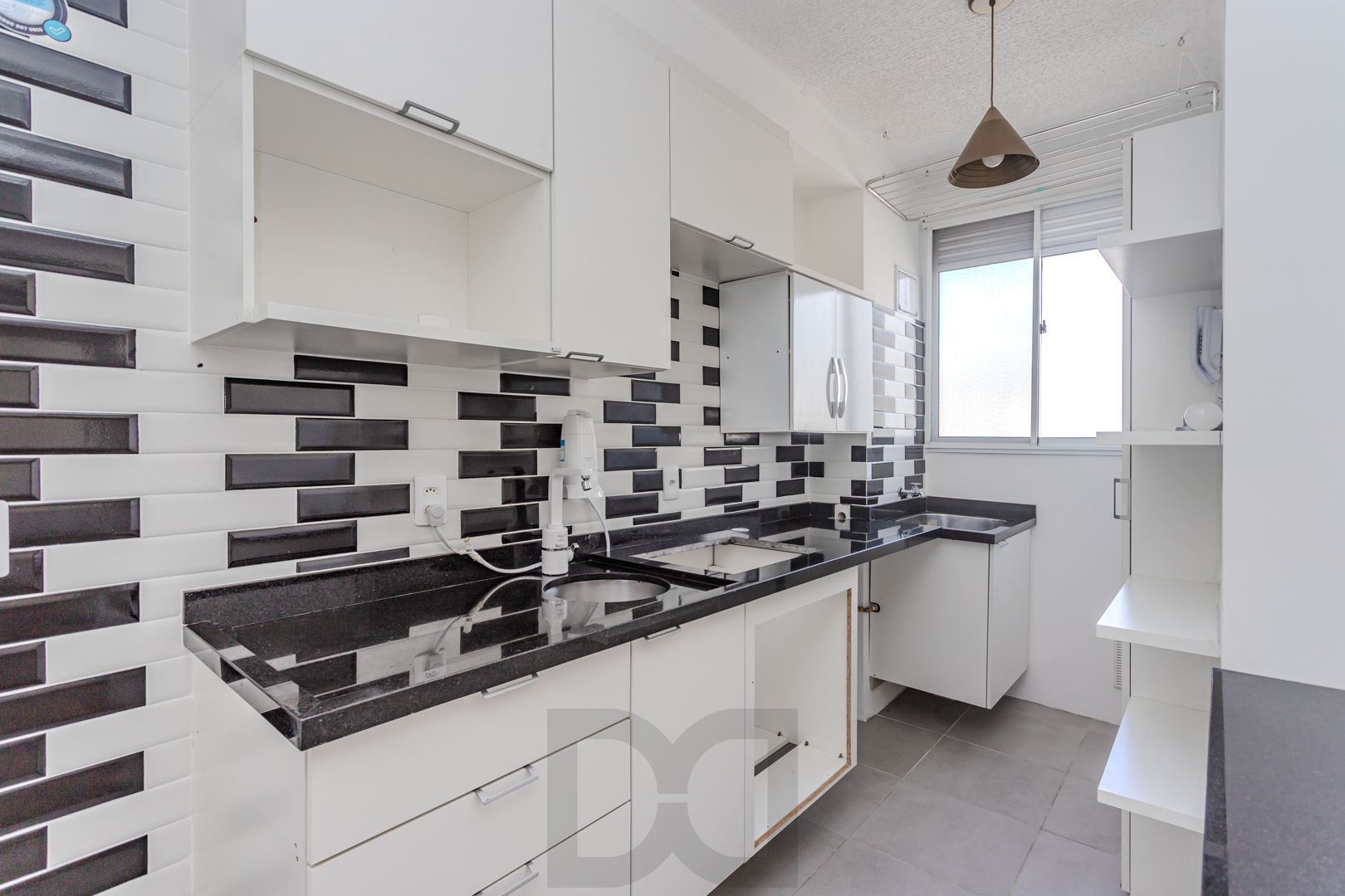 Apartamento no Sarandi de 2 dormitórios vaga e infra DESOCUPADO — foto 5