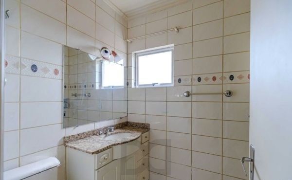 Apartamento na Medianeira de 2 dormitórios e vaga DESOCUPADO — foto 10