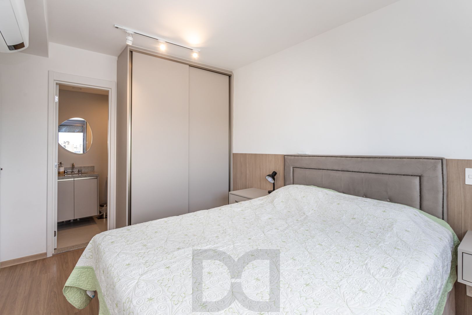 Apartamento 02 dormit com suíte e 01 vaga, no bairro Azenha, em Porto Alegre. — foto 18