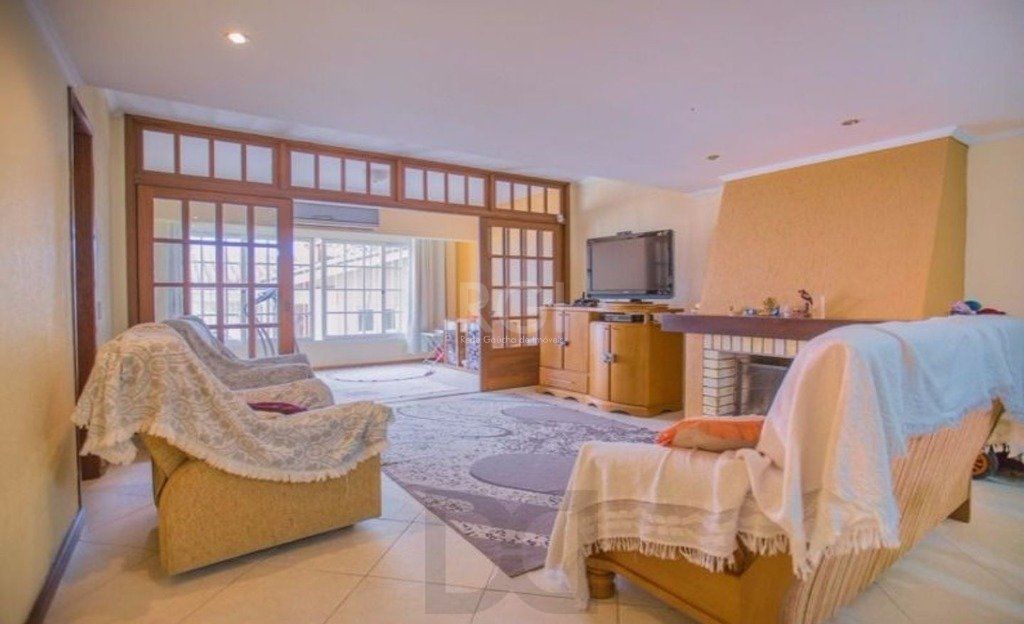 Casa para Venda - 309m², 3 dormitórios, sendo 1 suites, 3 vagas - Medianeira — foto 1