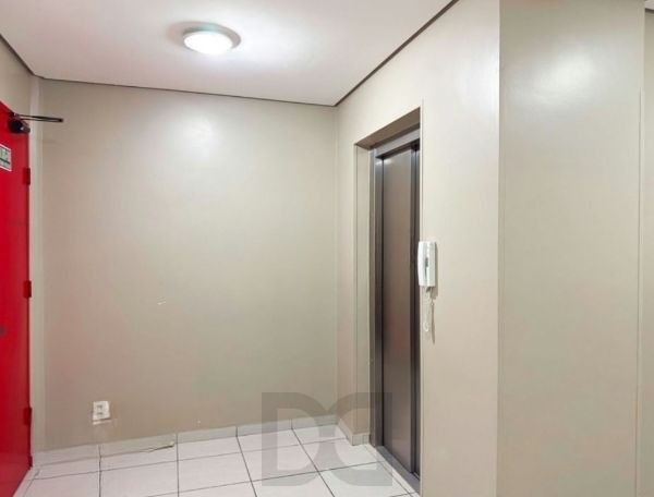 Apartamento no Menino Deus de 2 Dormitórios vaga e infra DESOCUPADO — foto 25
