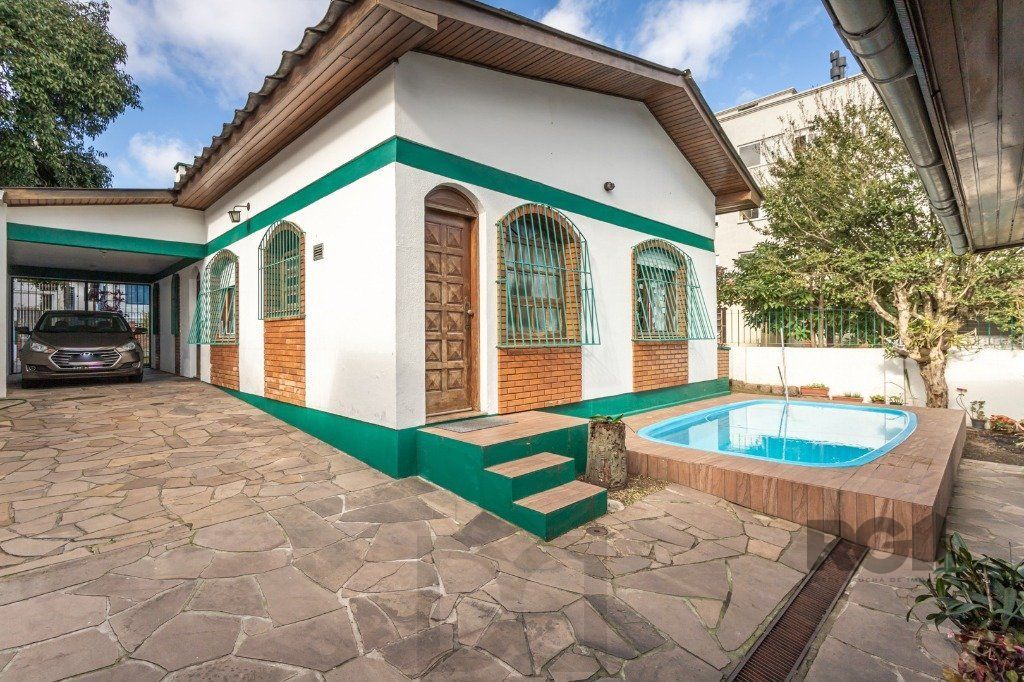 Casa no bairro Vila Ipiranga de 3 dormitórios e 3 vagas — foto 1