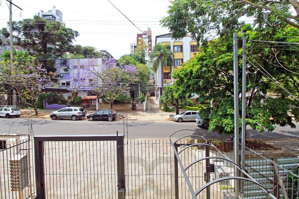 Apartamento de 3 dormitórios e vaga no bairro Petrópolis — foto 11