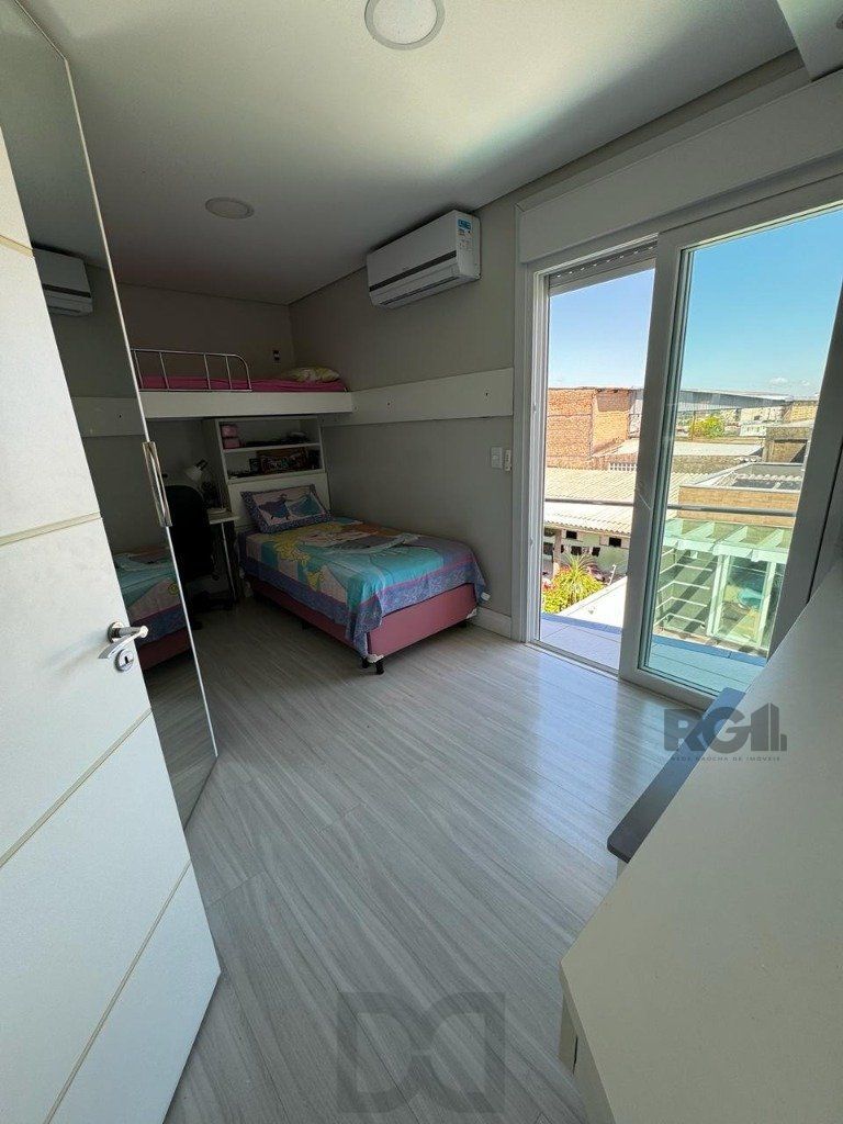 Casa de altíssimo padrão na zona norte de Porto Alegre. — foto 25