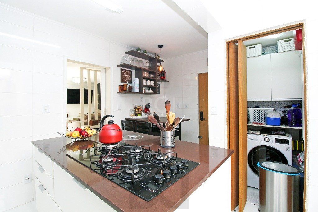 Apartamento de 3 dormitórios e vaga no bairro Petrópolis — foto 22