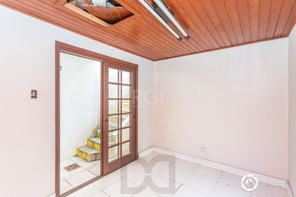 Casa para Venda - 330m², 4 dormitórios, sendo 3 suites, 2 vagas - Petrópolis — foto 29