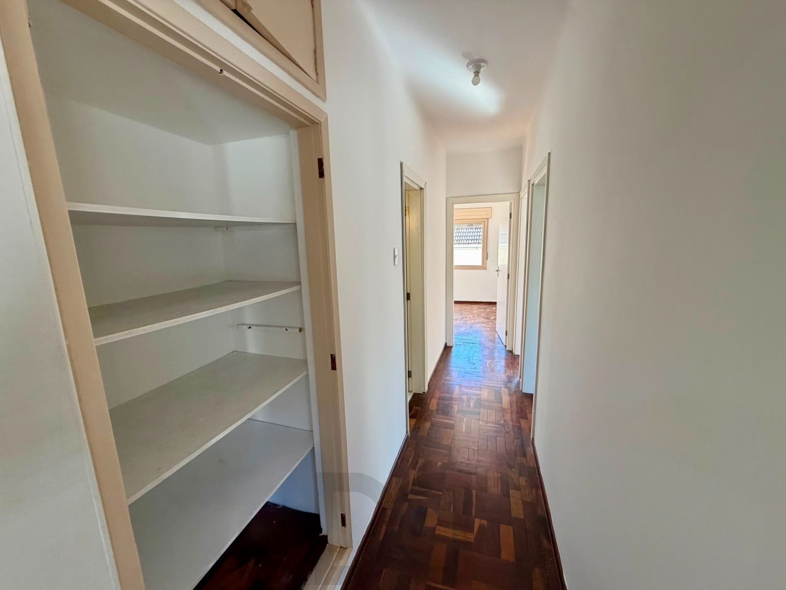 AMPLO APARTAMENTO 3 DORMITÓRIOS, DOIS BANHEIROS, 91 METROS DE ÁREA ÚTIL, , BAIRRO PETRÓPOLIS, POA-RS — foto 3