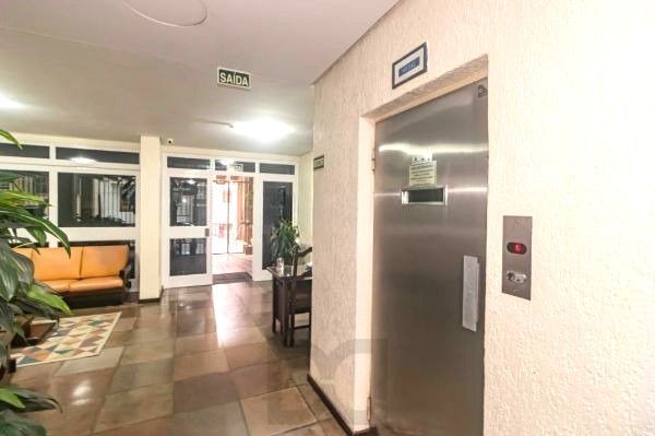 Apartamento no Centro de 2 dormitórios dependência DESOCUPADO — foto 40