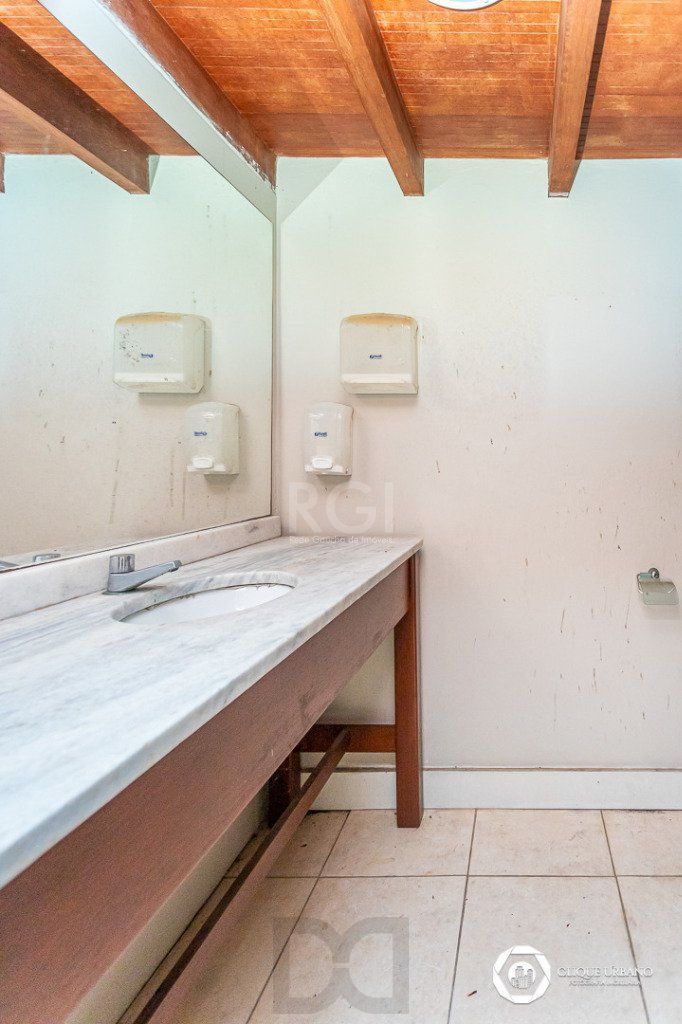 Casa para Venda - 330m², 4 dormitórios, sendo 3 suites, 2 vagas - Petrópolis — foto 39
