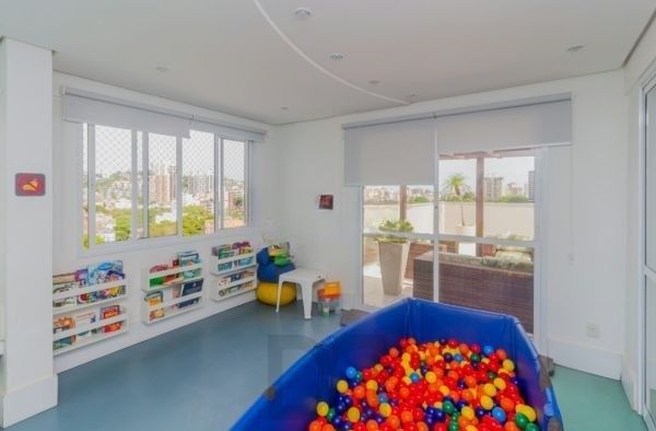 Apartamento no Menino Deus de 2 Dormitórios vaga e infra DESOCUPADO — foto 31