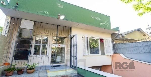 Casa no bairro Petrópolis de 3 dormitórios e 2 vagas — foto 2