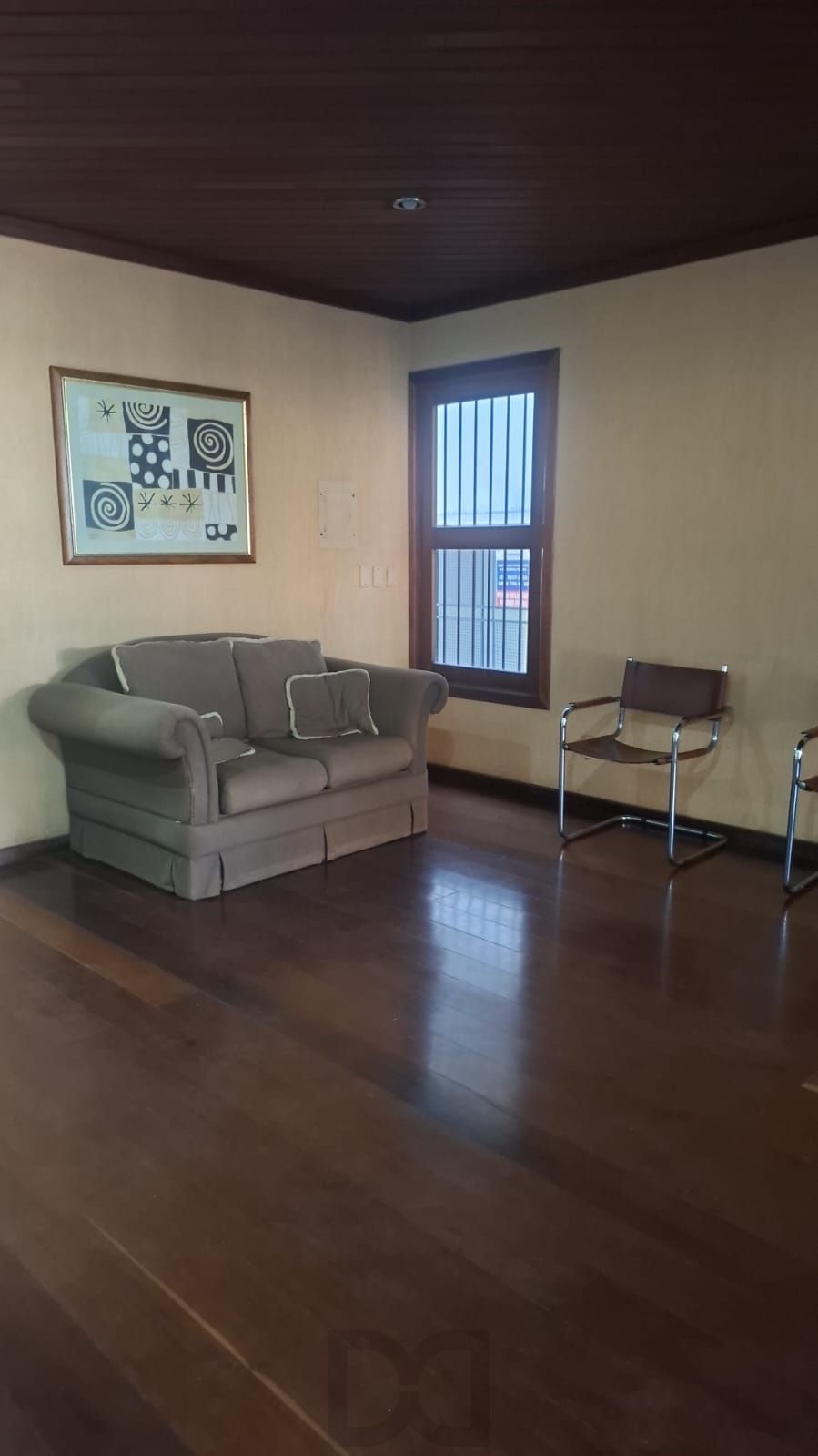 Apartamento para venda, composto por 2 dormitórios sendo 1 suíte, living com sacada integrada e 1 vaga de garagem coberta. — foto 18