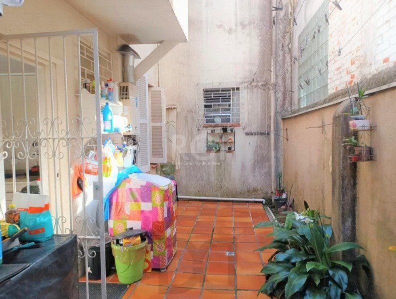 Apartamento no Menino Deus de 2 dormitórios e dependência térreo com pátio — foto 23