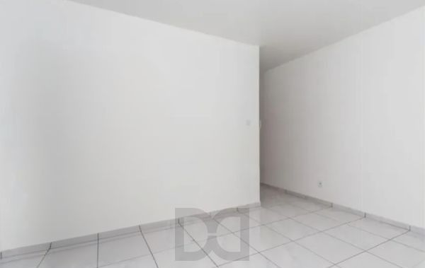 Apartamento de 2 dormitórios térreo DESOCUPADO no bairro Praia de Belas — foto 3