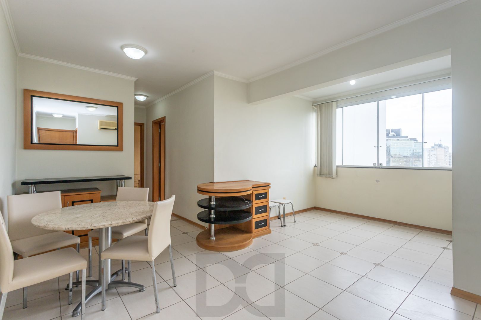 Apartamento na Cidade Baixa de 2 dormitórios e vaga DESOCUPADO — foto 2