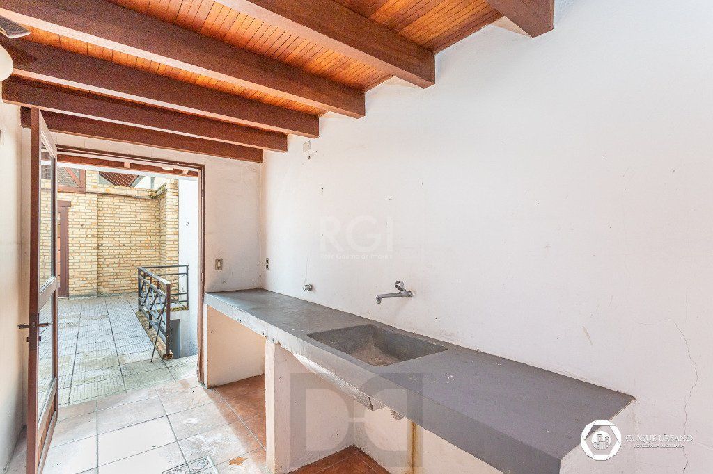 Casa para Venda - 330m², 4 dormitórios, sendo 3 suites, 2 vagas - Petrópolis — foto 25