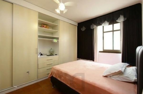 Apartamento TÉRREO com pátio no Menino Deus de 2 dormitórios e vaga rotativa — foto 9