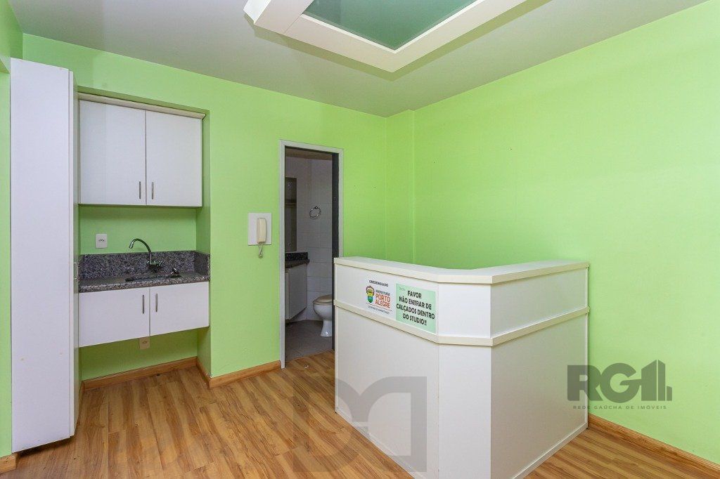 Sala comercial no Menino Deus desocupada — foto 10
