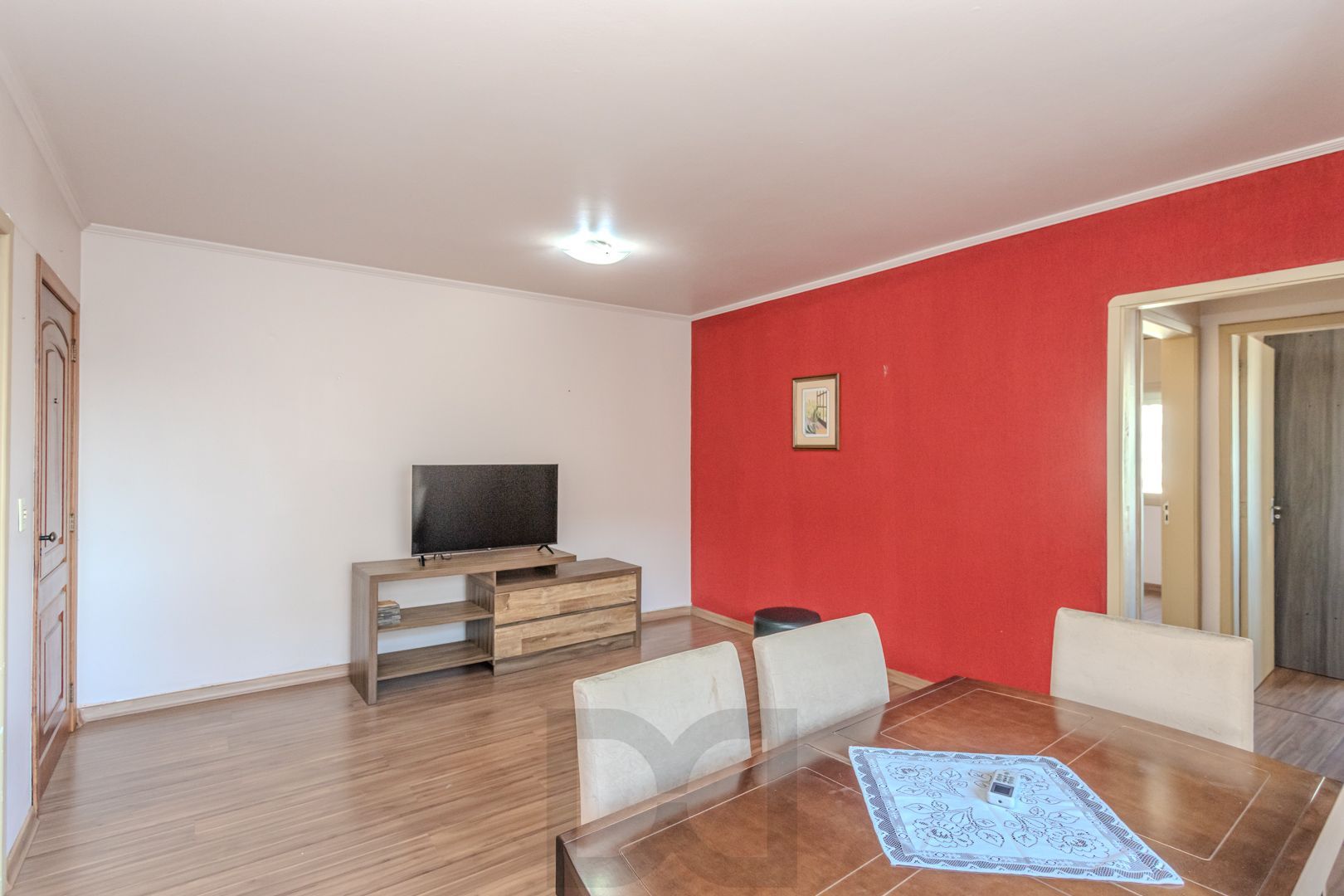 Apartamento de 2 dormitórios com dependência e vaga no bairro Santana DESOCUPADO — foto 5
