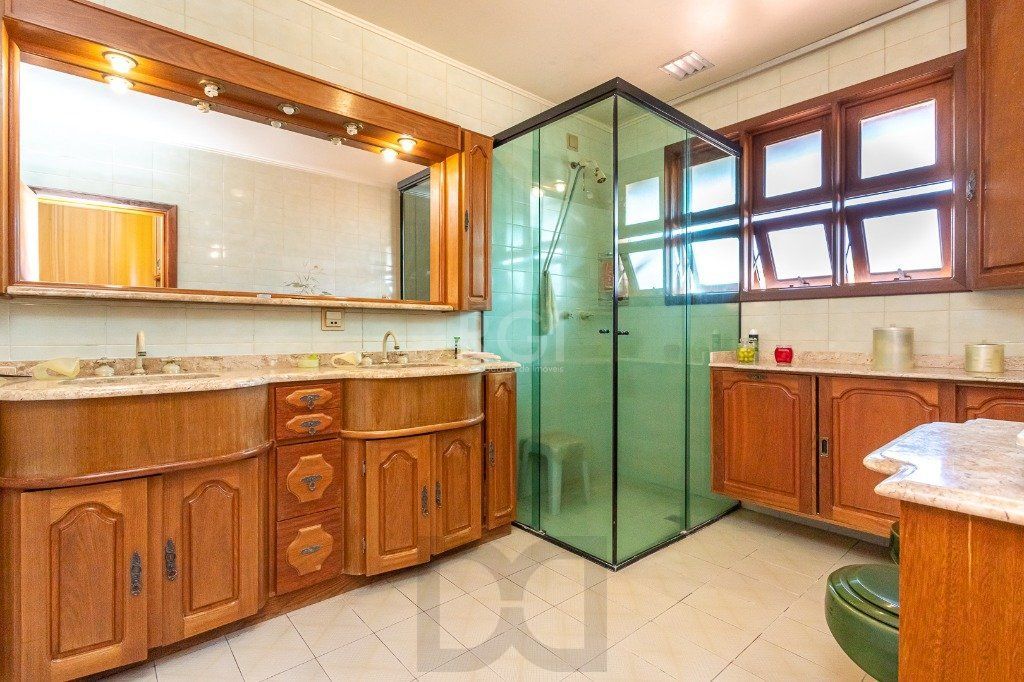 Casa sobrado no Partenon de 3 dormitórios e amplo pátio — foto 29